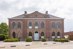 Het voormalige Armhuis van Asper, werd in 1863 opgericht en is een uniek stuk erfgoed met een rijke geschiedenis.
Bijzondere eigendom op een riant pe...