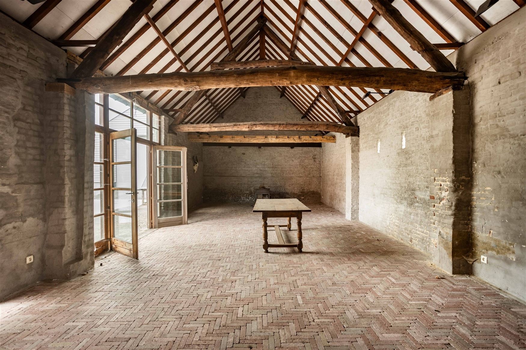 Het voormalige Armhuis van Asper, werd in 1863 opgericht en is een uniek stuk erfgoed met een rijke geschiedenis.
Bijzondere eigendom op een riant pe...