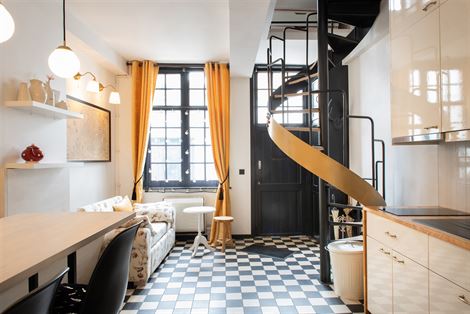 Welkom in deze charmante woning in de autoloze Noordstraat: een straat met eeuwen geschiedenis, waar elk huis een verhaal fluistert. 
Deze woning maa...