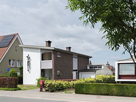 In het hart van Assenede is deze uitzonderlijke thuis het resultaat van een bijzondere samenwerking tussen twee Oost-Vlaamse grootmeesters: architect ...