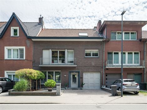 Gentbrugge als centrale uitvalsbasis. Met de tram, bus of fiets ben je in een oogwenk in het stadscentrum. Met de auto ben je snel op weg door de opti...