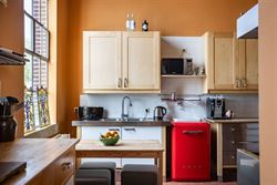 Het voormalige Armhuis van Asper, werd in 1863 opgericht en is een uniek stuk erfgoed met een rijke geschiedenis.
Bijzondere eigendom op een riant pe...