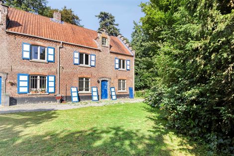 WENST U EEN BEZOEK? SURF NAAR ONZE SITE: WWW.INFINIMO.BE > ZOEK DE DESBETREFFENDE EIGENDOM > REGISTREER U VIA DE KNOP ‘PLAN EEN BEZOEK’.
Te midde...