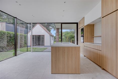 BEZOEKMOMENT VOLZET!
Deze volledig gerenoveerde woning met zonnepanelen biedt een geslaagde combinatie van comfort, ruimte en een doordachte indeling...