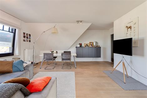 Slechts een boogscheut verwijderd van Gent-Zuid en het bruisende centrum van Merelbeke, met vlotte verbindingen naar alle belangrijke invalswegen. 
O...