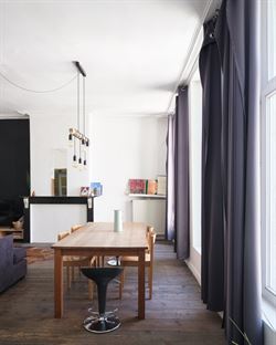 Op een boogscheut van de Sint-Niklaaskerk, tussen charmante steegjes en levendige pleinen, ligt dit karaktervolle opbrengsteigendom. Een rustige straa...