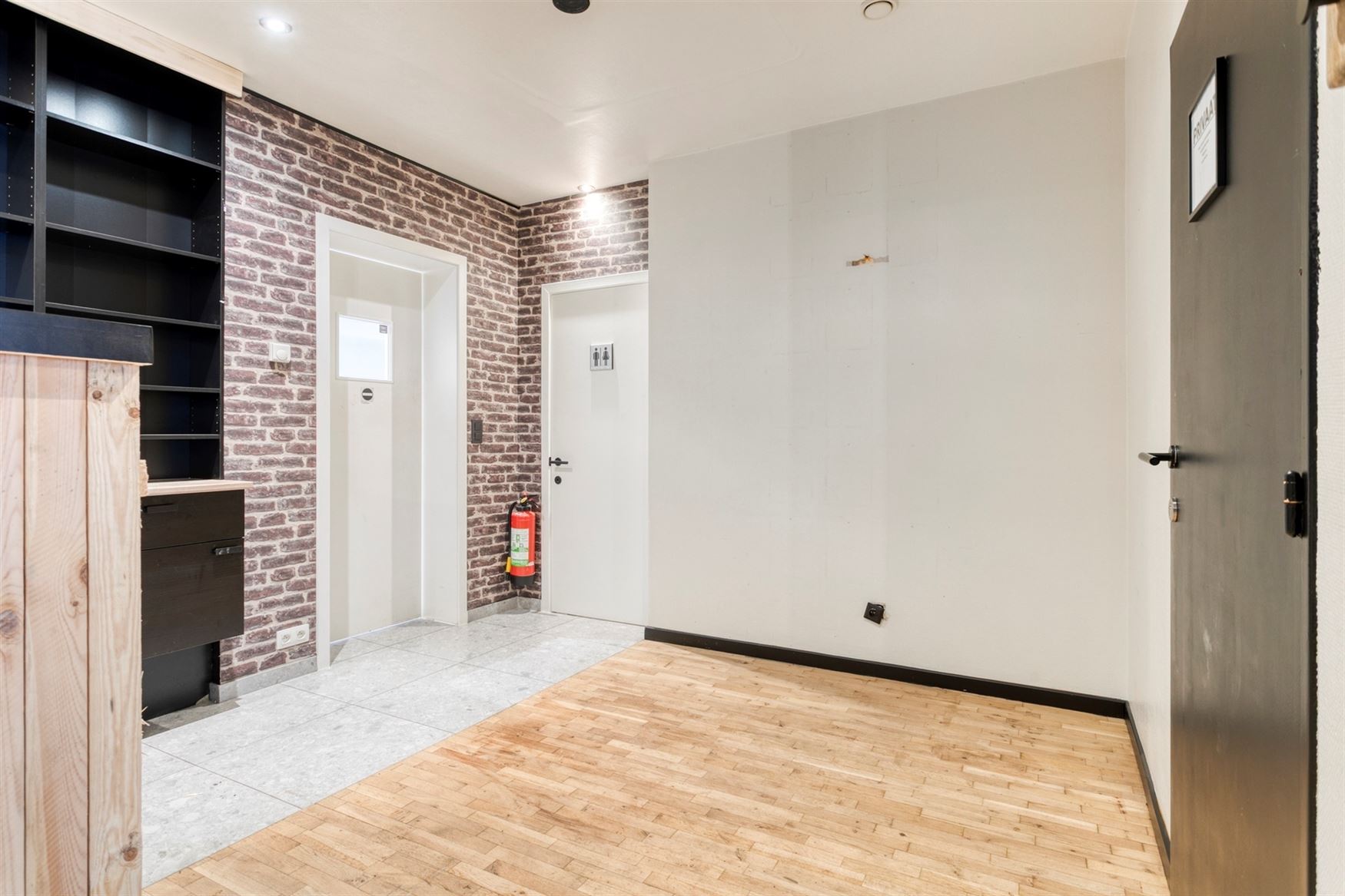 WENST U EEN BEZOEK? SURF NAAR ONZE SITE: WWW.INFINIMO.BE > ZOEK DE DESBETREFFENDE EIGENDOM > REGISTREER U VIA DE KNOP ‘PLAN EEN BEZOEK’.
In het h...