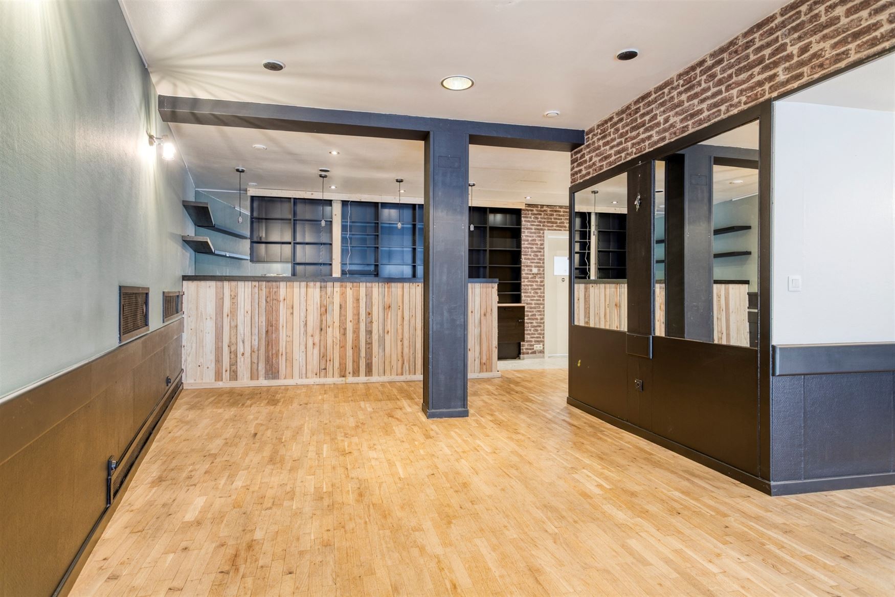 Handelspand op toplocatie in hartje Deinze.

In het hart van Deinze, in de levendige Tolpoortstraat, bevindt zich dit instapklare handelspand met ui...