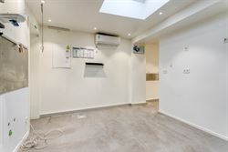 Handelspand op toplocatie in hartje Deinze.

In het hart van Deinze, in de levendige Tolpoortstraat, bevindt zich dit instapklare handelspand met ui...