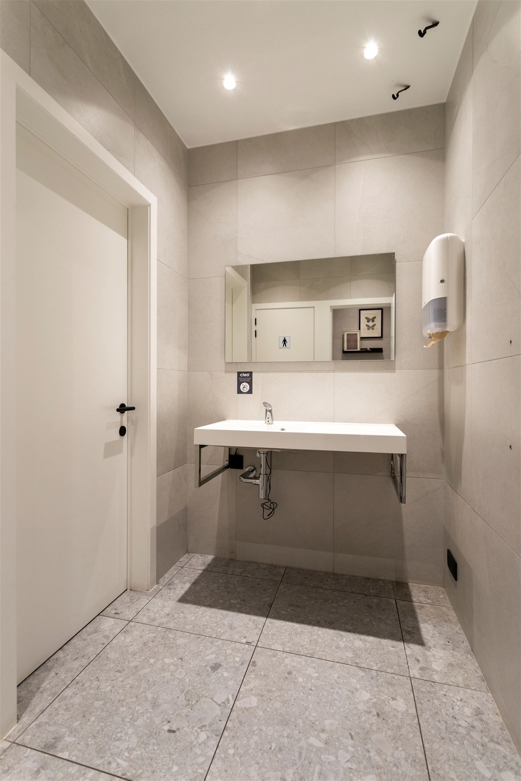 Handelspand op toplocatie in hartje Deinze.

In het hart van Deinze, in de levendige Tolpoortstraat, bevindt zich dit instapklare handelspand met ui...