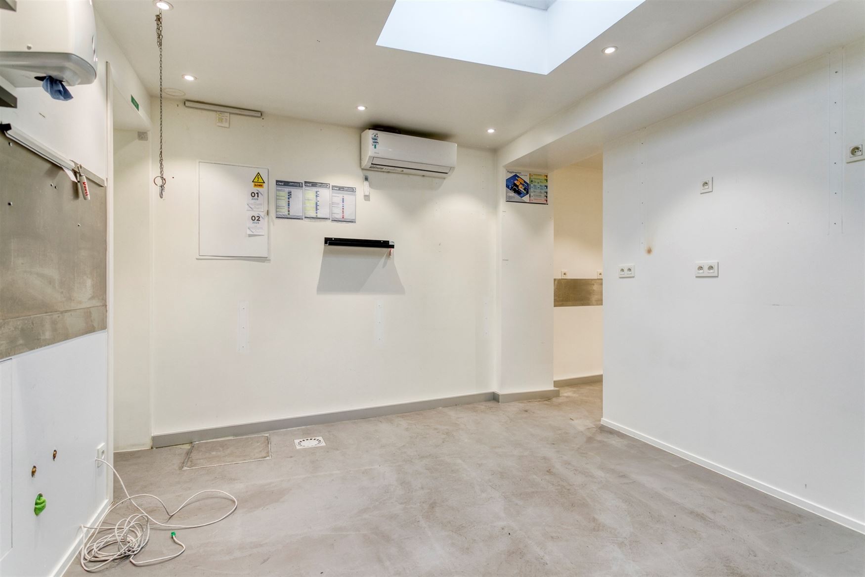 Handelspand op toplocatie in hartje Deinze.

In het hart van Deinze, in de levendige Tolpoortstraat, bevindt zich dit instapklare handelspand met ui...