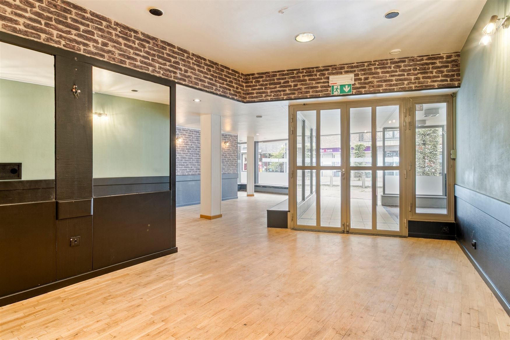 Handelspand op toplocatie in hartje Deinze.

In het hart van Deinze, in de levendige Tolpoortstraat, bevindt zich dit instapklare handelspand met ui...