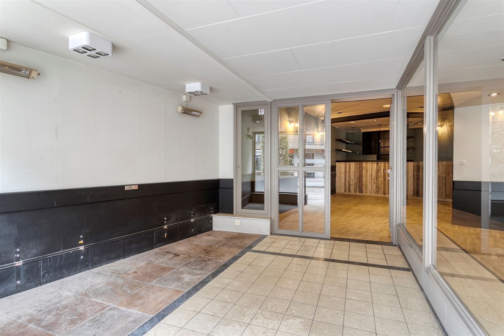 Handelspand op toplocatie in hartje Deinze.

In het hart van Deinze, in de levendige Tolpoortstraat, bevindt zich dit instapklare handelspand met ui...