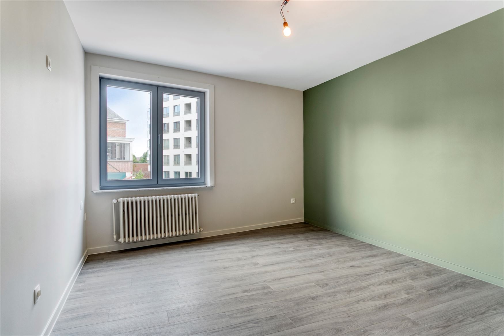 Handelspand op toplocatie in hartje Deinze.

In het hart van Deinze, in de levendige Tolpoortstraat, bevindt zich dit instapklare handelspand met ui...