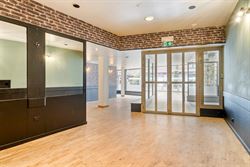 Handelspand op toplocatie in hartje Deinze.

In het hart van Deinze, in de levendige Tolpoortstraat, bevindt zich dit instapklare handelspand met ui...