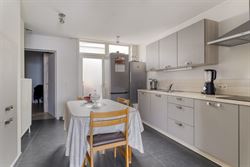 In de Deerlijksestraat 17 te Kortrijk bevindt zich deze verrassend ruime en instapklare gesloten bebouwing met conforme elektriciteit en een gunstig E...