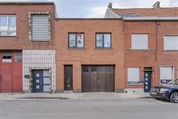 In de Deerlijksestraat 17 te Kortrijk bevindt zich deze verrassend ruime en instapklare gesloten bebouwing met conforme elektriciteit en een gunstig E...