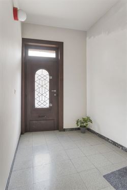 In de Deerlijksestraat 17 te Kortrijk bevindt zich deze verrassend ruime en instapklare gesloten bebouwing met conforme elektriciteit en een gunstig E...