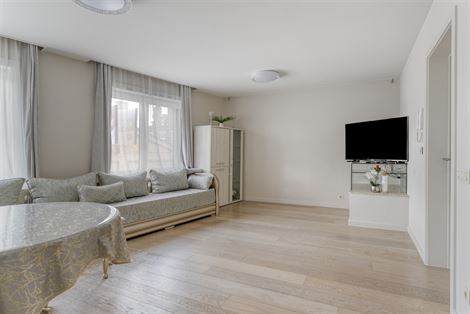 In de Deerlijksestraat 17 te Kortrijk bevindt zich deze verrassend ruime en instapklare gesloten bebouwing met conforme elektriciteit en een gunstig E...