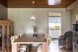 In een rustige en aangename woonwijk in het hart van Drongen bevindt zich deze charmante halfopen bebouwing uit de jaren 70. 
De woning combineert ee...