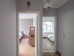 In een rustige, residentiële straat vind je deze perfect onderhouden woning uit 1977. 
Sinds de bouw werd deze met zorg bewoond door de eerste eigen...