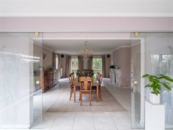 Zon, ruimte en privacy in een doodlopend straatje nabij het centrum.
In een rustige, residentiële buurt van Merendree, vlakbij het centrum maar toch...