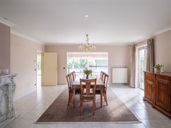 Zon, ruimte en privacy in een doodlopend straatje nabij het centrum.
In een rustige, residentiële buurt van Merendree, vlakbij het centrum maar toch...