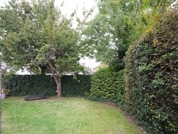 Op zoek naar een woning die ruimte, comfort en flexibiliteit combineert? Deze open bebouwing op het rustige Hemingplein in Sint-Denijs-Westrem is voor...