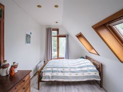 Op zoek naar een woning die ruimte, comfort en flexibiliteit combineert? Deze open bebouwing op het rustige Hemingplein in Sint-Denijs-Westrem is voor...