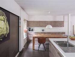 Op zoek naar een woning die ruimte, comfort en flexibiliteit combineert? Deze open bebouwing op het rustige Hemingplein in Sint-Denijs-Westrem is voor...