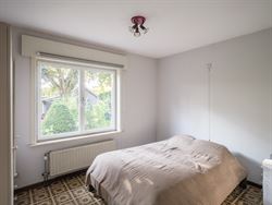 In een rustige, residentiële straat vind je deze perfect onderhouden woning uit 1977. 
Sinds de bouw werd deze met zorg bewoond door de eerste eigen...