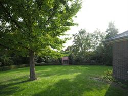 In een rustige, residentiële straat vind je deze perfect onderhouden woning uit 1977. 
Sinds de bouw werd deze met zorg bewoond door de eerste eigen...