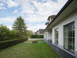 Zon, ruimte en privacy in een doodlopend straatje nabij het centrum.
In een rustige, residentiële buurt van Merendree, vlakbij het centrum maar toch...