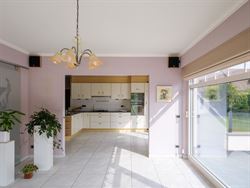 Zon, ruimte en privacy in een doodlopend straatje nabij het centrum.
In een rustige, residentiële buurt van Merendree, vlakbij het centrum maar toch...