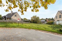 In een rustige, charmante straat in Hillegem (Diepestraat), op wandelafstand van de dorpskern en de kerk, vind je dit prachtig perceel bouwgrond van 7...