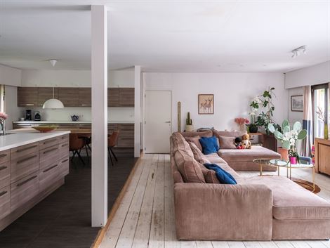 Op zoek naar een woning die ruimte, comfort en flexibiliteit combineert? Deze open bebouwing op het rustige Hemingplein in Sint-Denijs-Westrem is voor...