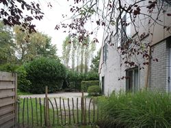 Op zoek naar een woning die ruimte, comfort en flexibiliteit combineert? Deze open bebouwing op het rustige Hemingplein in Sint-Denijs-Westrem is voor...