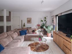 Op zoek naar een woning die ruimte, comfort en flexibiliteit combineert? Deze open bebouwing op het rustige Hemingplein in Sint-Denijs-Westrem is voor...