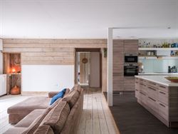 Op zoek naar een woning die ruimte, comfort en flexibiliteit combineert? Deze open bebouwing op het rustige Hemingplein in Sint-Denijs-Westrem is voor...