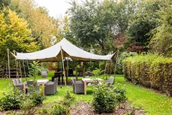 Een karaktervolle watermolen op een uitgestrekt domein van 17.025 m², idyllisch gelegen aan de Oossebeek, in een landelijke en groene omgeving. 
Dez...