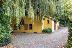 Een karaktervolle watermolen op een uitgestrekt domein van 17.025 m², idyllisch gelegen aan de Oossebeek, in een landelijke en groene omgeving. 
Dez...