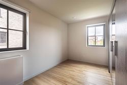 

In een rustige, doodlopende straat in Zomergem vind je deze energiezuinige (BEN) woning in charmante pastoriestijl, gebouwd in 2021. De woning is vo...