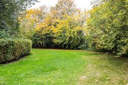 Een karaktervolle watermolen op een uitgestrekt domein van 17.025 m², idyllisch gelegen aan de Oossebeek, in een landelijke en groene omgeving. 
Dez...