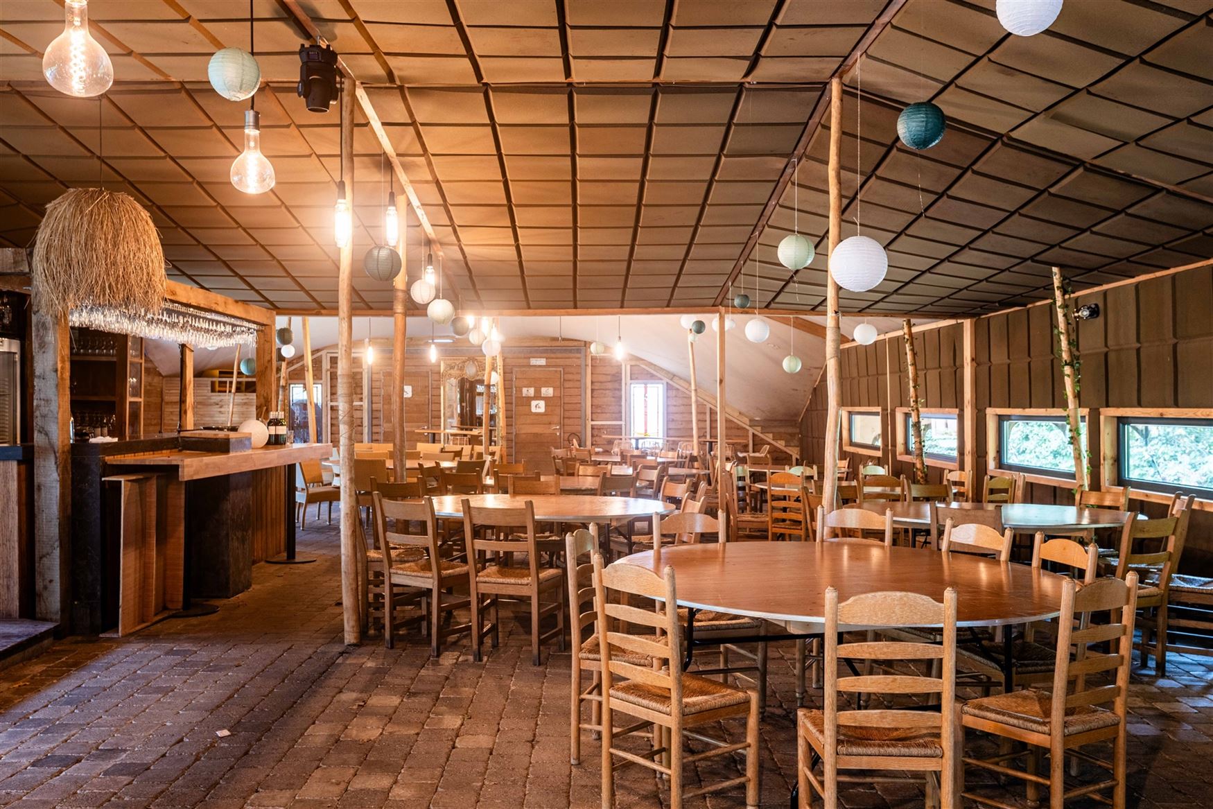 Een karaktervolle watermolen op een uitgestrekt domein van 17.025 m², idyllisch gelegen aan de Oossebeek, in een landelijke en groene omgeving. 
Dez...