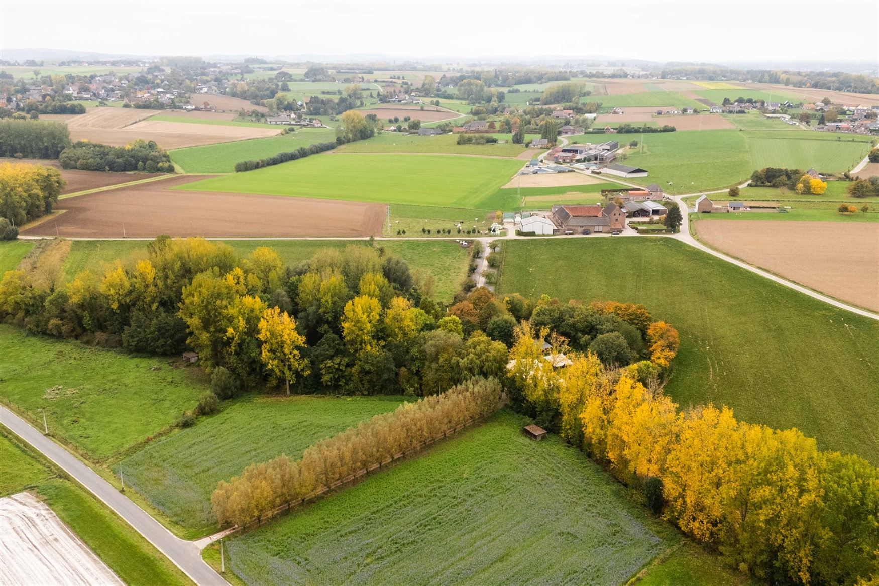 Een karaktervolle watermolen op een uitgestrekt domein van 17.025 m², idyllisch gelegen aan de Oossebeek, in een landelijke en groene omgeving. 
Dez...