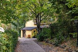 Een karaktervolle watermolen op een uitgestrekt domein van 17.025 m², idyllisch gelegen aan de Oossebeek, in een landelijke en groene omgeving. 
Dez...