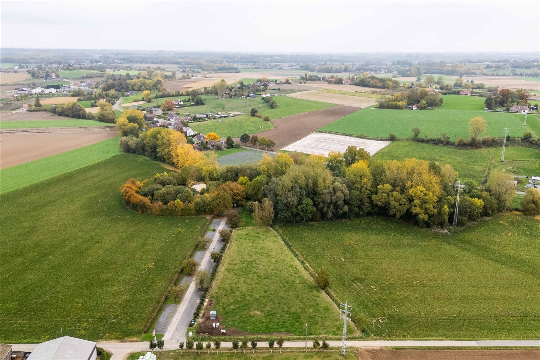 Een karaktervolle watermolen op een uitgestrekt domein van 17.025 m², idyllisch gelegen aan de Oossebeek, in een landelijke en groene omgeving. 
Dez...