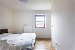 

In een rustige, doodlopende straat in Zomergem vind je deze energiezuinige (BEN) woning in charmante pastoriestijl, gebouwd in 2021. De woning is vo...