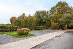 Een karaktervolle watermolen op een uitgestrekt domein van 17.025 m², idyllisch gelegen aan de Oossebeek, in een landelijke en groene omgeving. 
Dez...