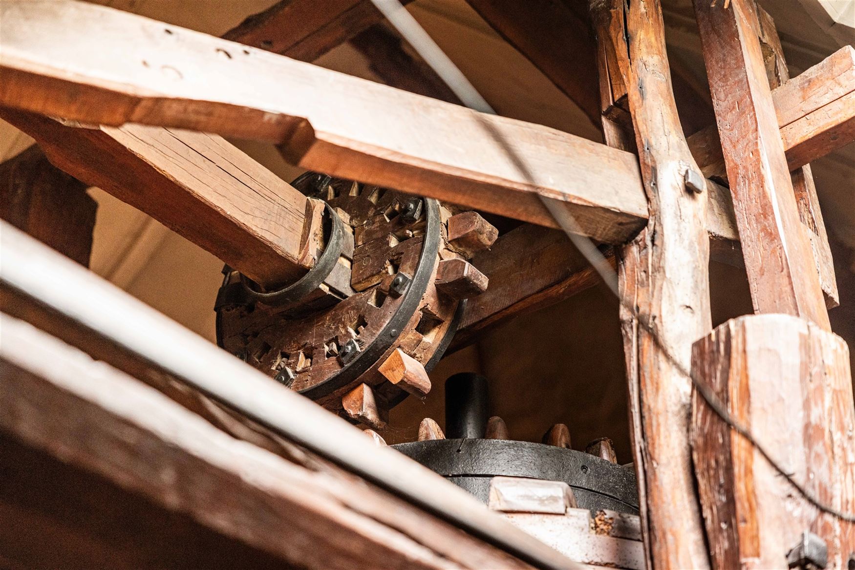 Een karaktervolle watermolen op een uitgestrekt domein van 17.025 m², idyllisch gelegen aan de Oossebeek, in een landelijke en groene omgeving. 
Dez...